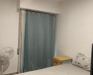 Bedroom of Flat to share in  Barcelona Capital  with Community parking and Balcony