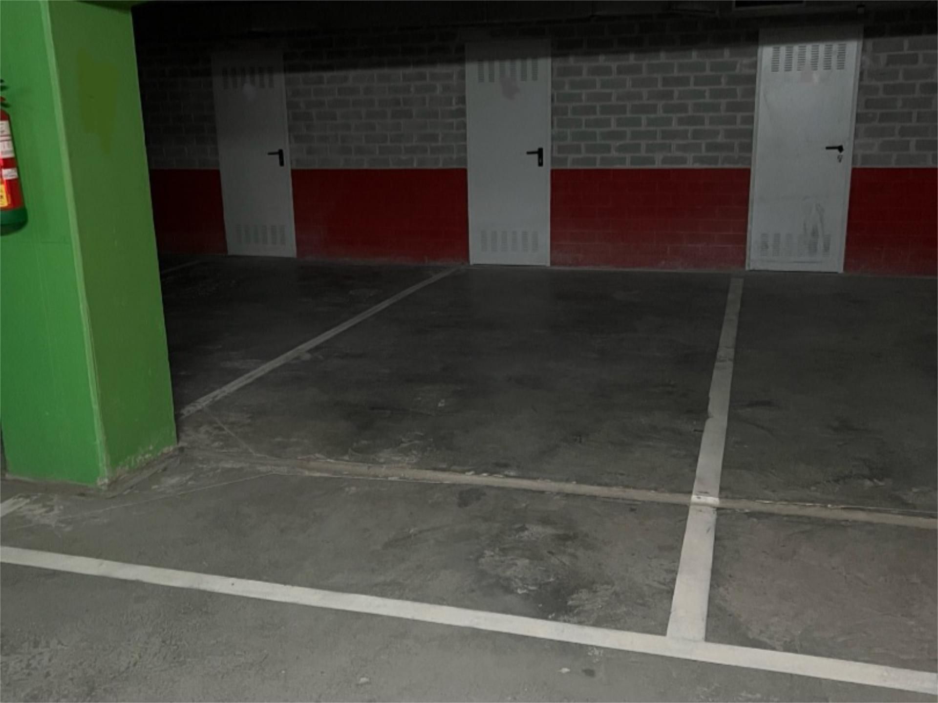 Parking of Garage to rent in Aisa