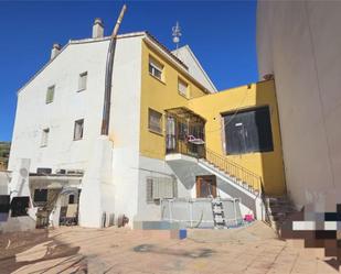 Vista exterior de Casa adosada en venda en Cogollos de la Vega amb Terrassa