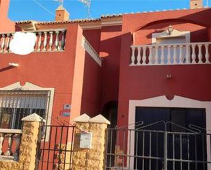 Vista exterior de Casa o xalet en venda en Roquetas de Mar amb Terrassa