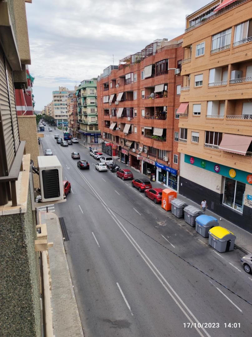 Exterior view of Study to share in Elche / Elx