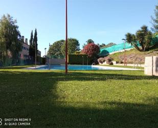 Piscina de Pis de lloguer en Oleiros amb Calefacció, Jardí privat i Parquet