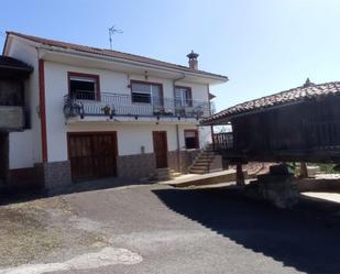 Vista exterior de Casa o xalet en venda en Grado amb Terrassa i Balcó