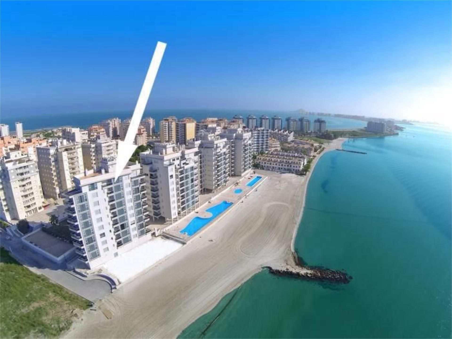 Vista exterior de Àtic de lloguer en La Manga del Mar Menor amb Aire condicionat, Calefacció i Terrassa
