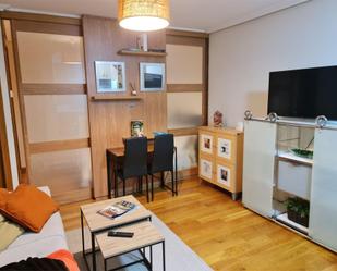 Living room of Flat to rent in Vigo   with Heating, Parquet flooring and Storage room