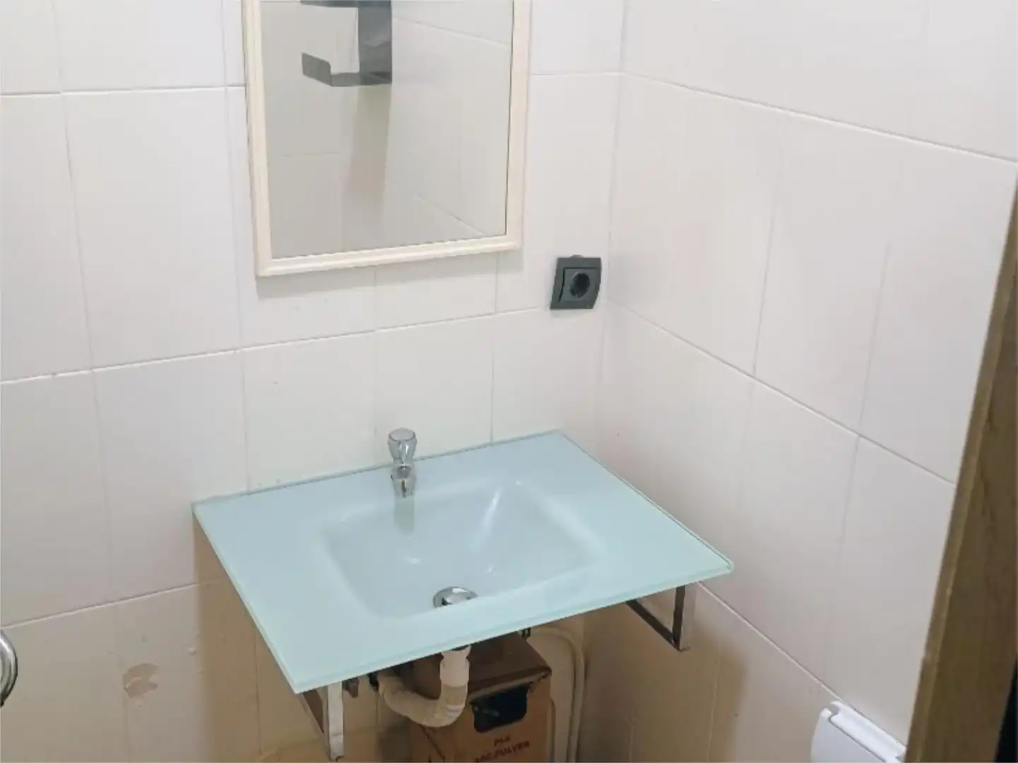 Local en traspaso en Pasaje de la Almoneda, 29, Santa Eufemia Baño de Local en traspaso en Tomares