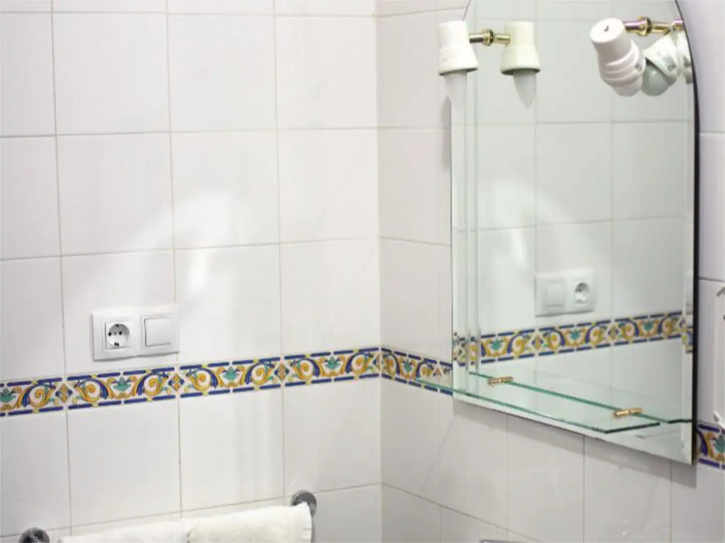Bany de Planta baixa en venda en El Coronil amb Aire condicionat, Calefacció i Moblat