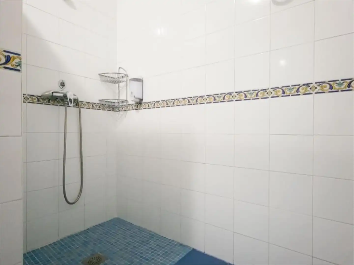 Bany de Planta baixa en venda en El Coronil amb Aire condicionat, Calefacció i Moblat