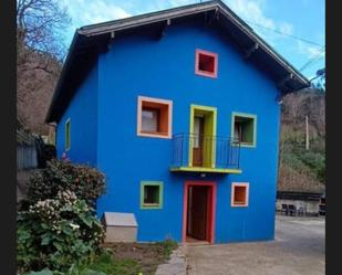 Vista exterior de Casa o xalet en venda en Castro-Urdiales amb Aire condicionat