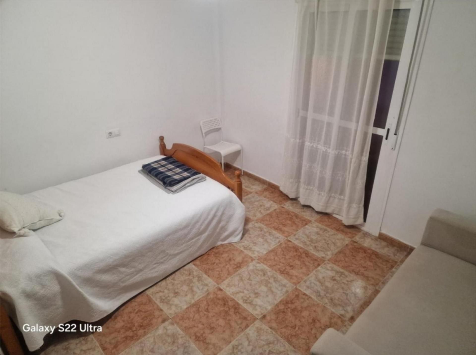 Bedroom of Flat to share in Los Barrios  with Terrace, Furnished and Oven