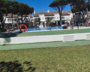 Piscina de Apartament de lloguer en Chiclana de la Frontera amb Terrassa, Piscina i Moblat