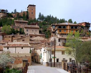 Vista exterior de Casa adosada en venda en Arcos de Jalón amb Calefacció, Moblat i Balcó