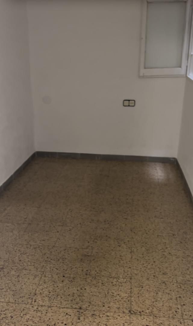Flat to share in Terrassa  with Furnished and Internet