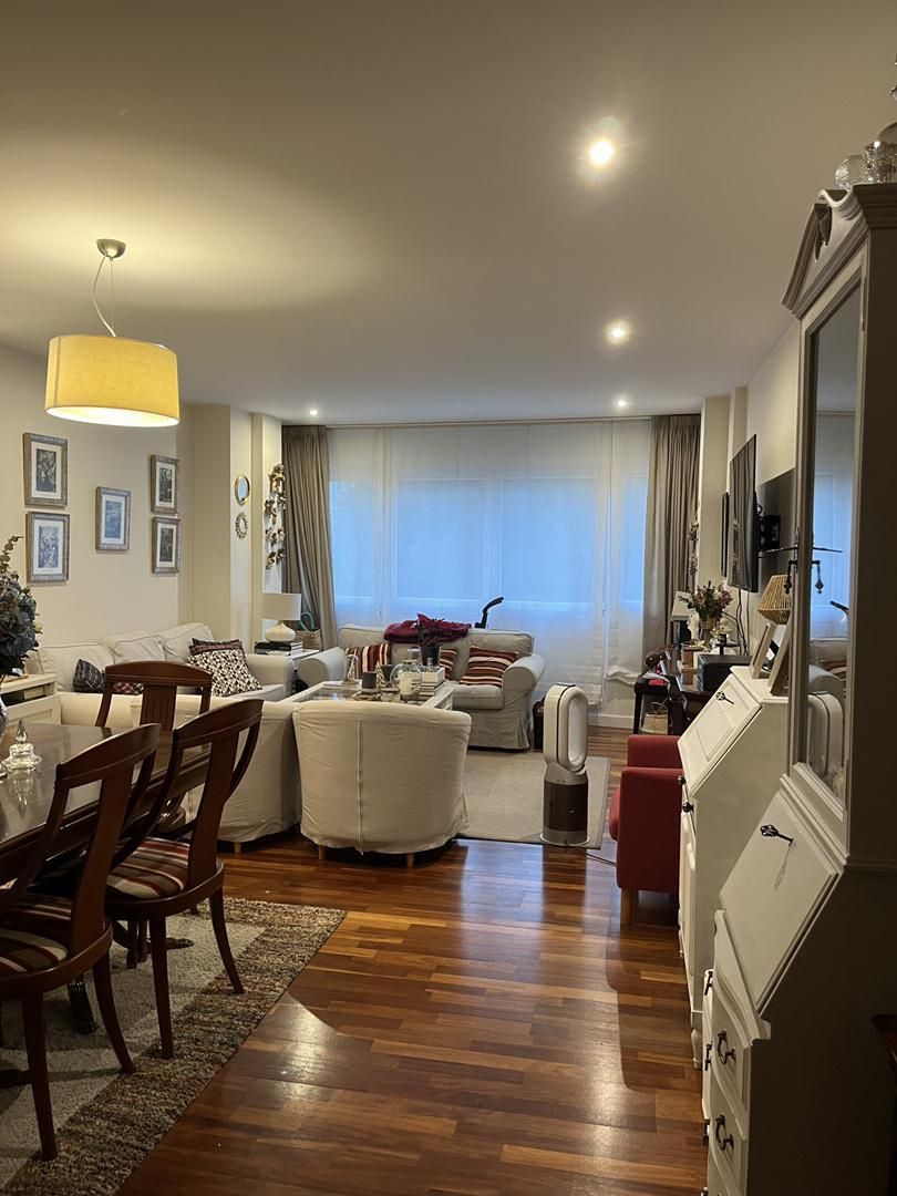 Living room of Flat for sale in Pontevedra Capital   with Heating, Parquet flooring and Storage room