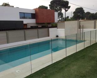 Piscina de Casa o xalet en venda en Castellón de la Plana / Castelló de la Plana amb Aire condicionat, Jardí privat i Terrassa