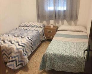 Dormitori de Casa o xalet de lloguer en Benalup-Casas Viejas amb Jardí privat