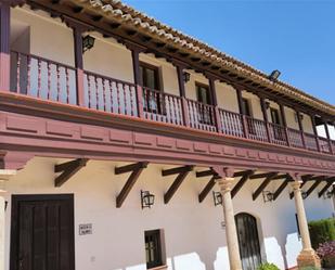 Vista exterior de Casa o xalet en venda en Santa Cruz de Mudela amb Jardí privat, Terrassa i Piscina