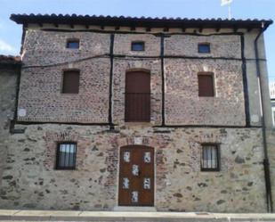 Vista exterior de Casa o xalet en venda en Santibáñez de la Peña amb Calefacció i Moblat