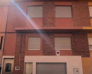 Vista exterior de Casa adosada en venda en León Capital  amb Calefacció, Jardí privat i Terrassa