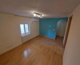 Living room of Flat to rent in  Madrid Capital  with Air Conditioner, Heating and Parquet flooring