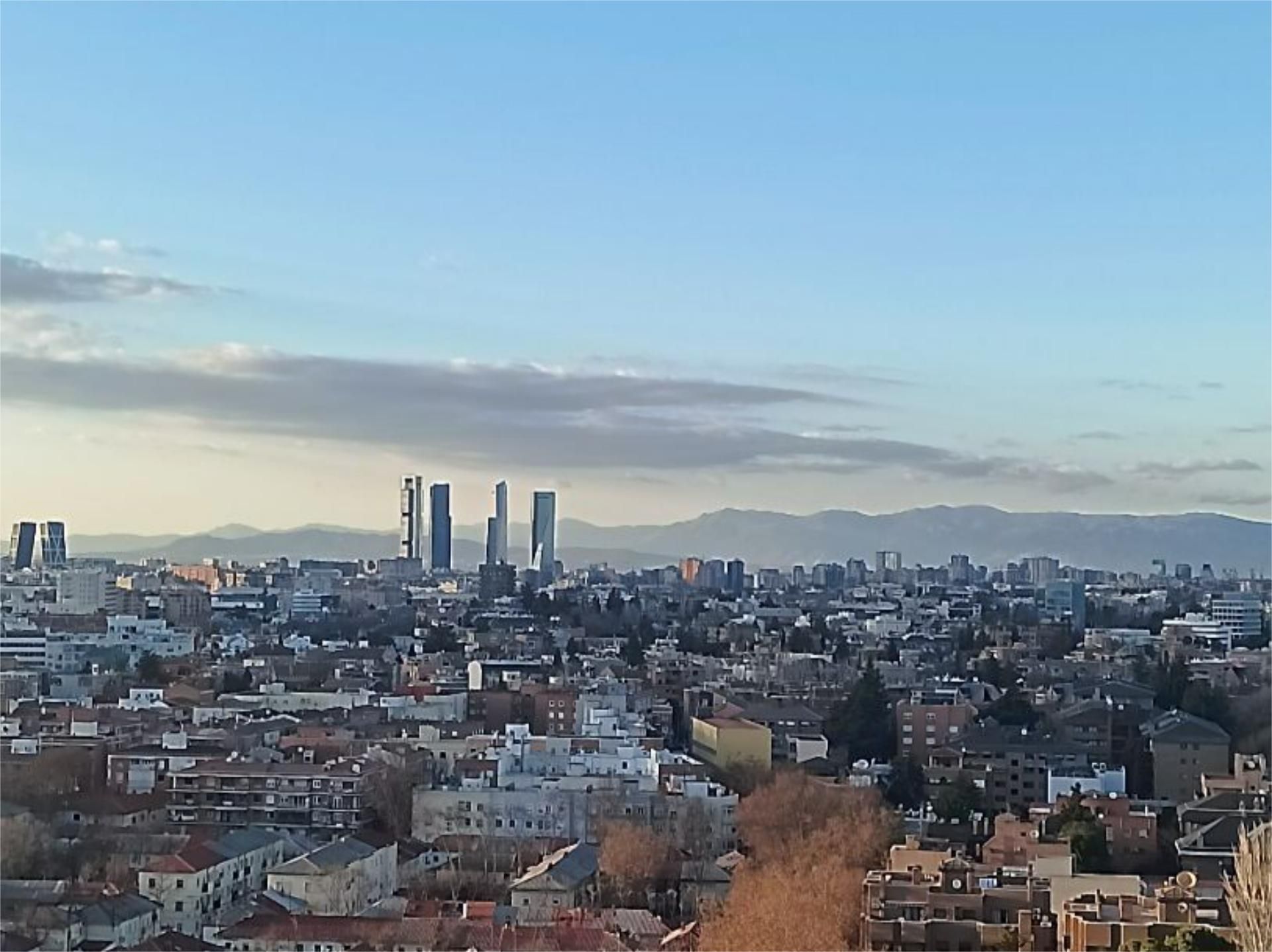 Vista exterior de Àtic en venda en  Madrid Capital amb Aire condicionat i Terrassa
