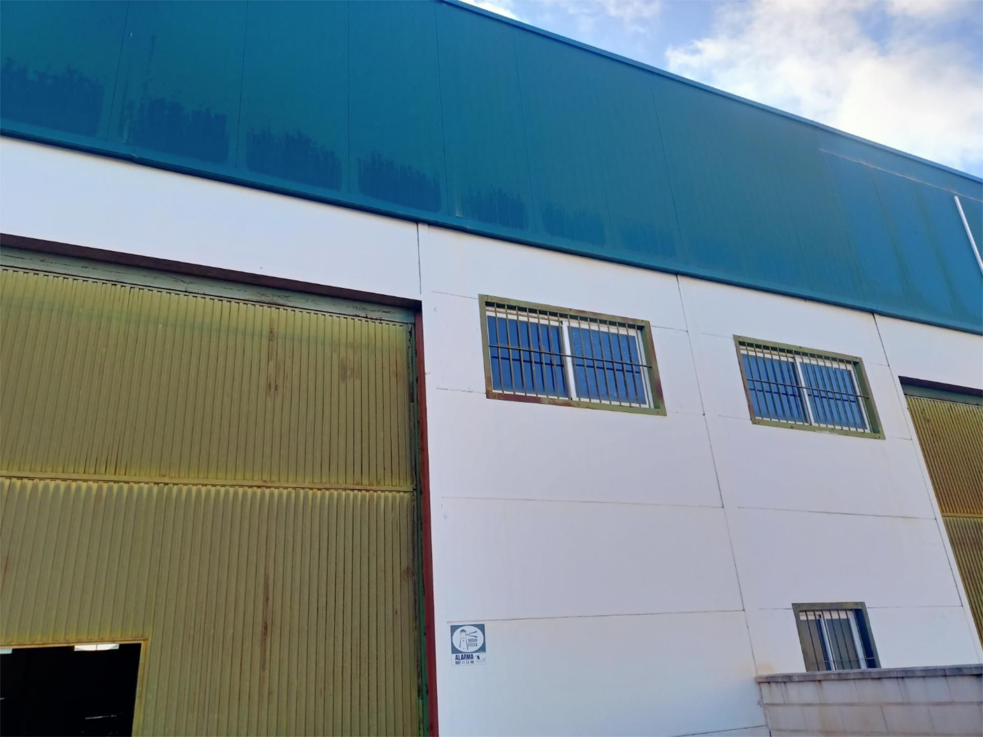 Vista exterior de Nau industrial en venda en Colmenar amb Moblat