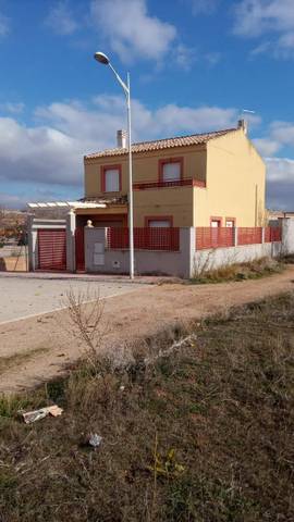 Casa-chalet en Venta en Calle Villarrobledo, 2K en La Gineta