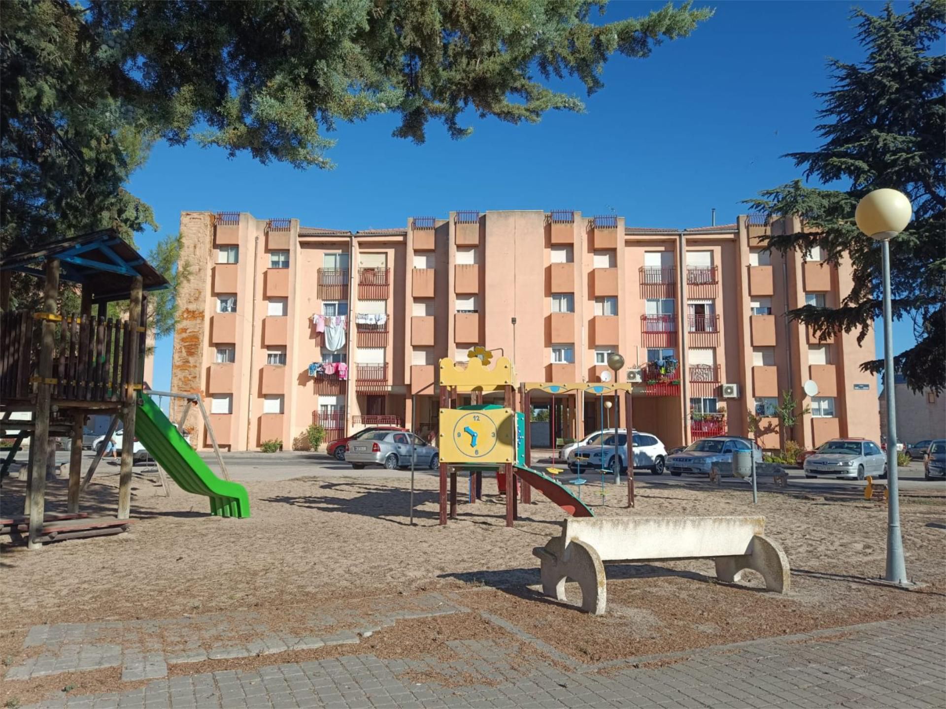 Außenansicht von Wohnung zum verkauf in Aguilafuente mit Heizung, Terrasse und Abstellraum