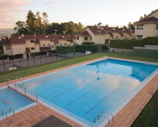 Piscina de Apartament de lloguer en Oleiros amb Calefacció, Jardí privat i Traster