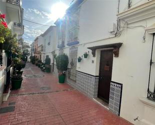 Exterior view of Single-family semi-detached for sale in Estepona  with Air Conditioner, Terrace and Balcony