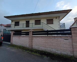 Vista exterior de Casa o xalet en venda en Catoira amb Terrassa i Balcó