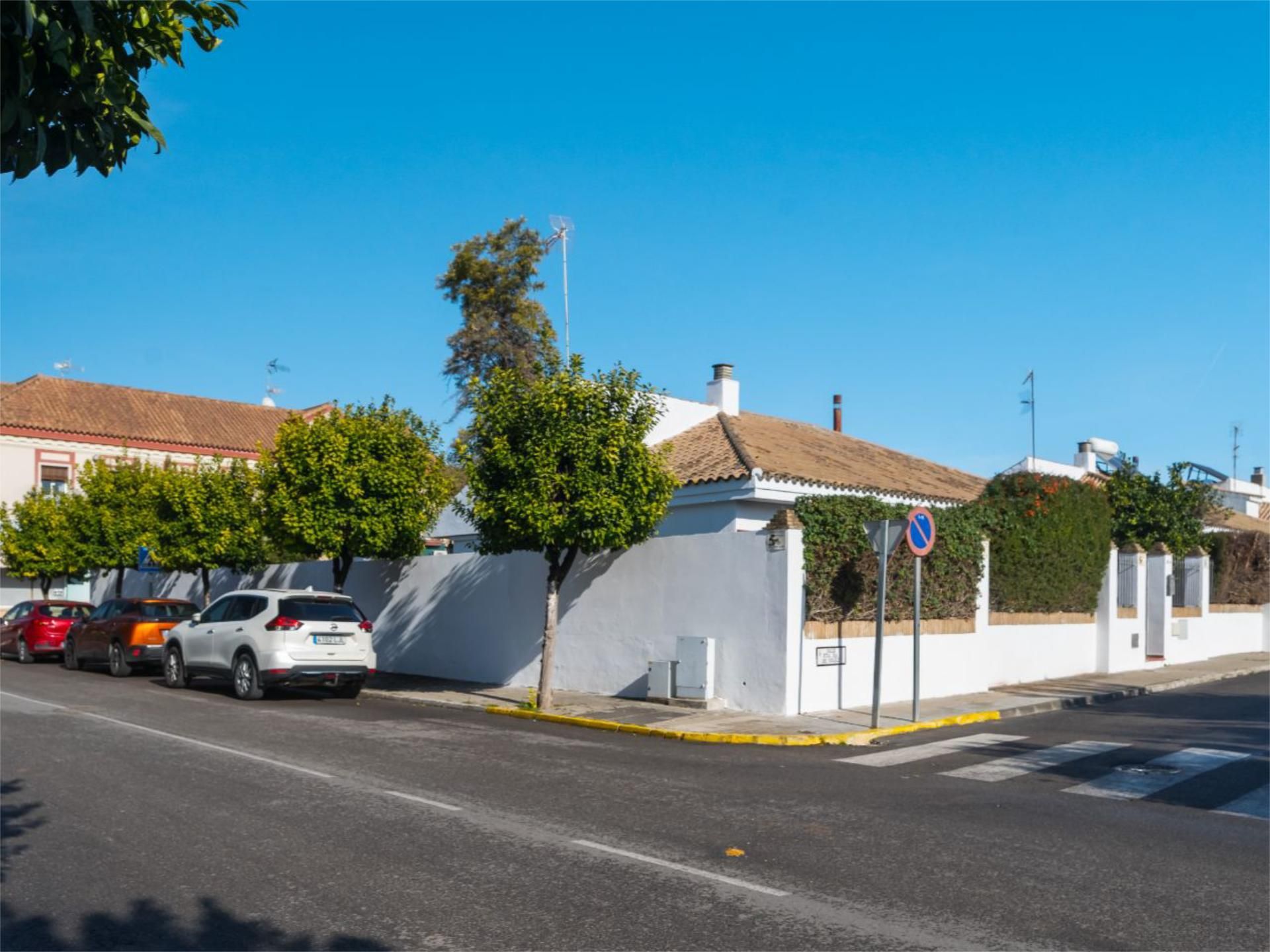 Exterior view of Flat for sale in Espartinas  with Air Conditioner, Private garden and Swimming Pool