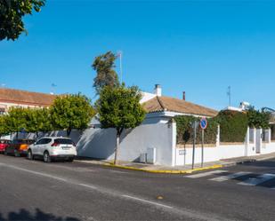 Vista exterior de Pis en venda en Espartinas amb Aire condicionat, Jardí privat i Piscina