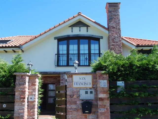 Casa-chalet en Venta en Calle Reborio, 77 en Muros de Nalón