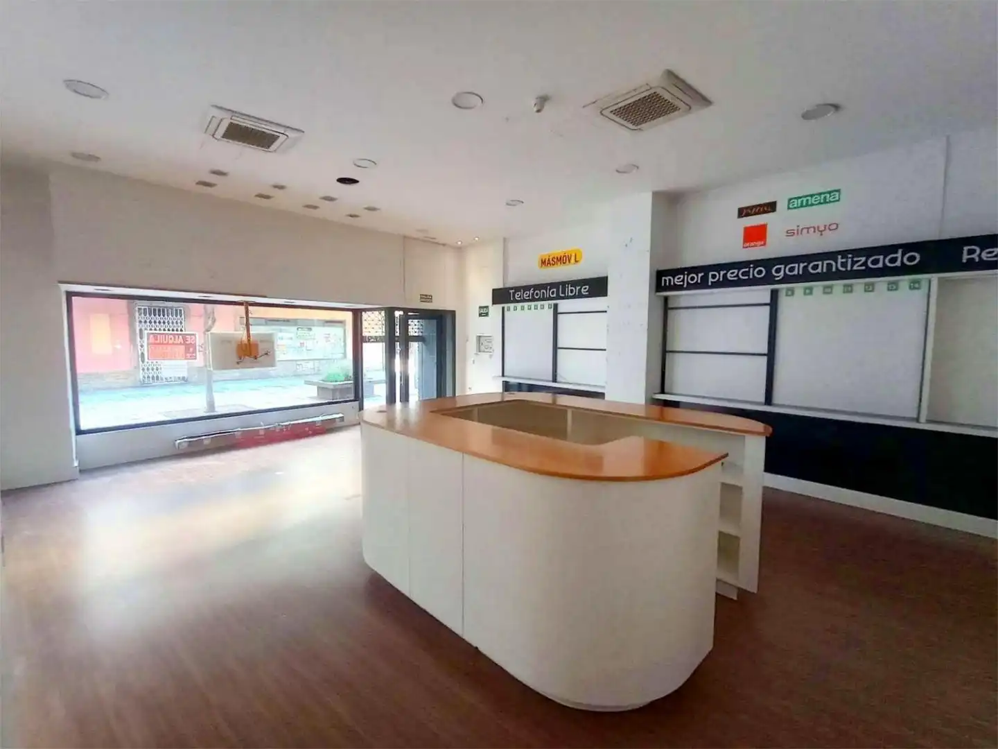 Commercial properties for rent in Rúa do Alcalde Rey Daviña, 43, Vilagarcía Commercial properties for rent in Vilagarcía de Arousa with Air Conditioner, Parquet flooring and Furnished