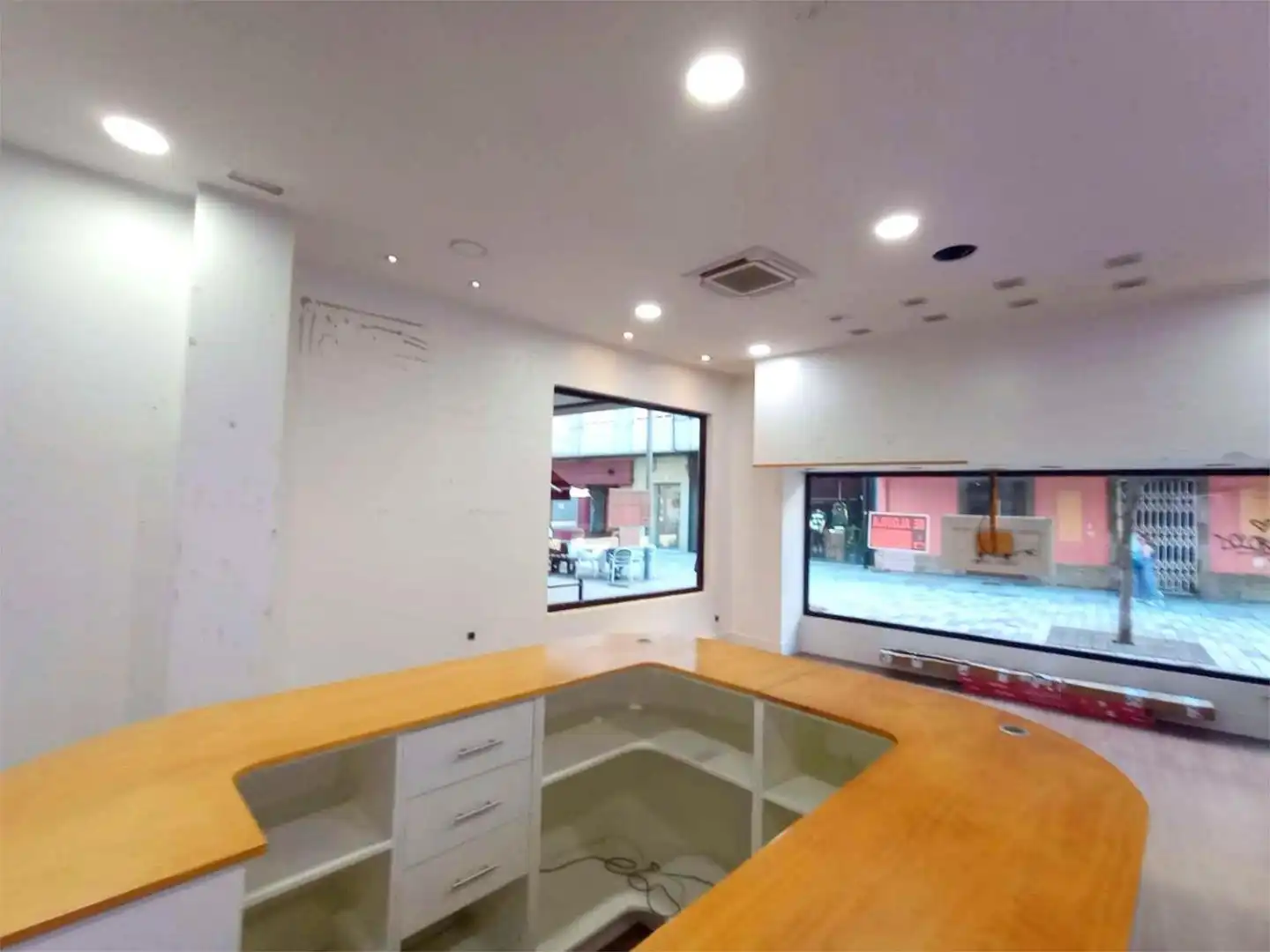Commercial properties for rent in Rúa do Alcalde Rey Daviña, 43, Vilagarcía Commercial properties for rent in Vilagarcía de Arousa with Air Conditioner, Parquet flooring and Furnished