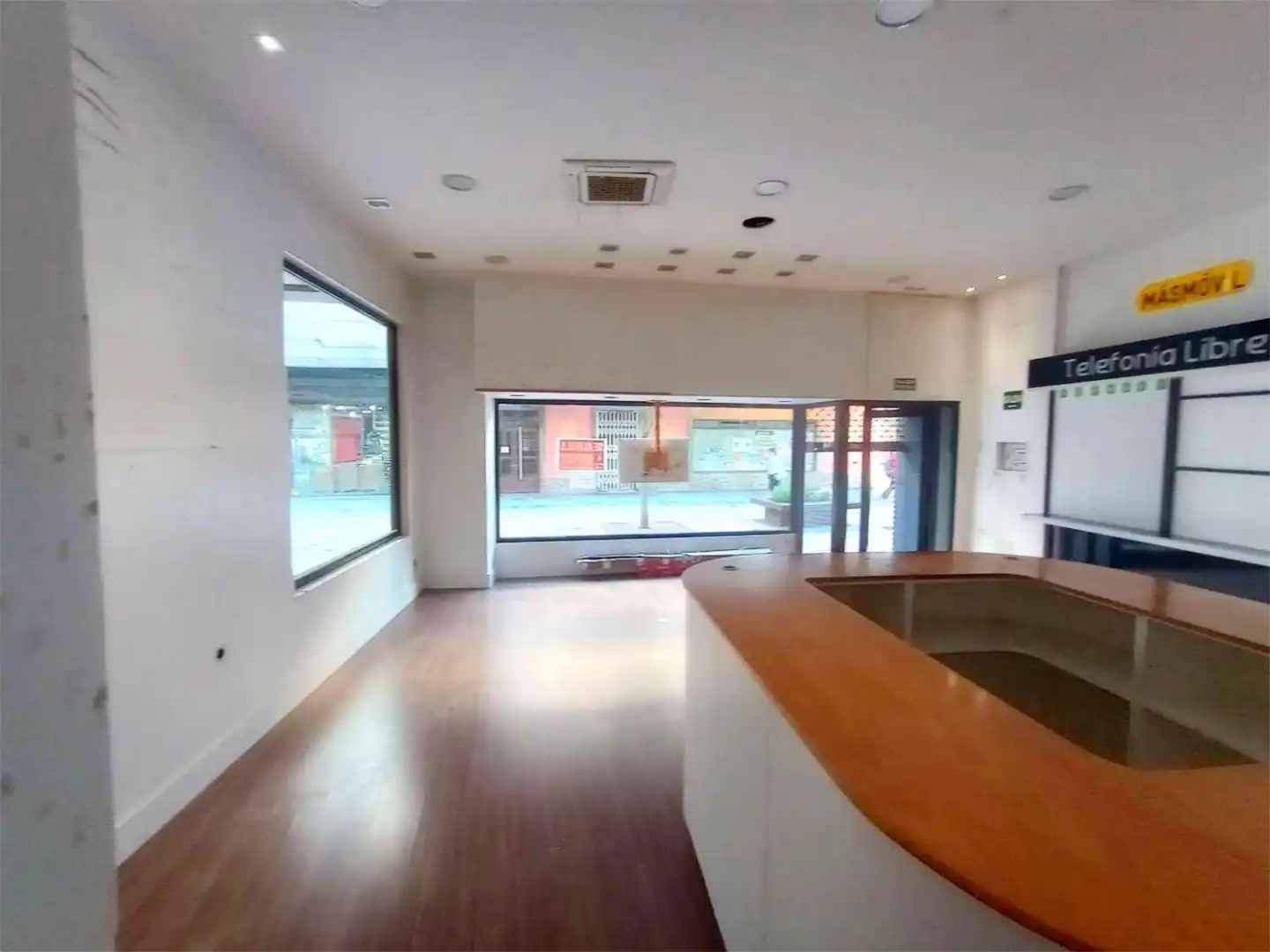 Commercial properties for rent in Rúa do Alcalde Rey Daviña, 43, Vilagarcía Commercial properties for rent in Vilagarcía de Arousa with Air Conditioner, Parquet flooring and Furnished