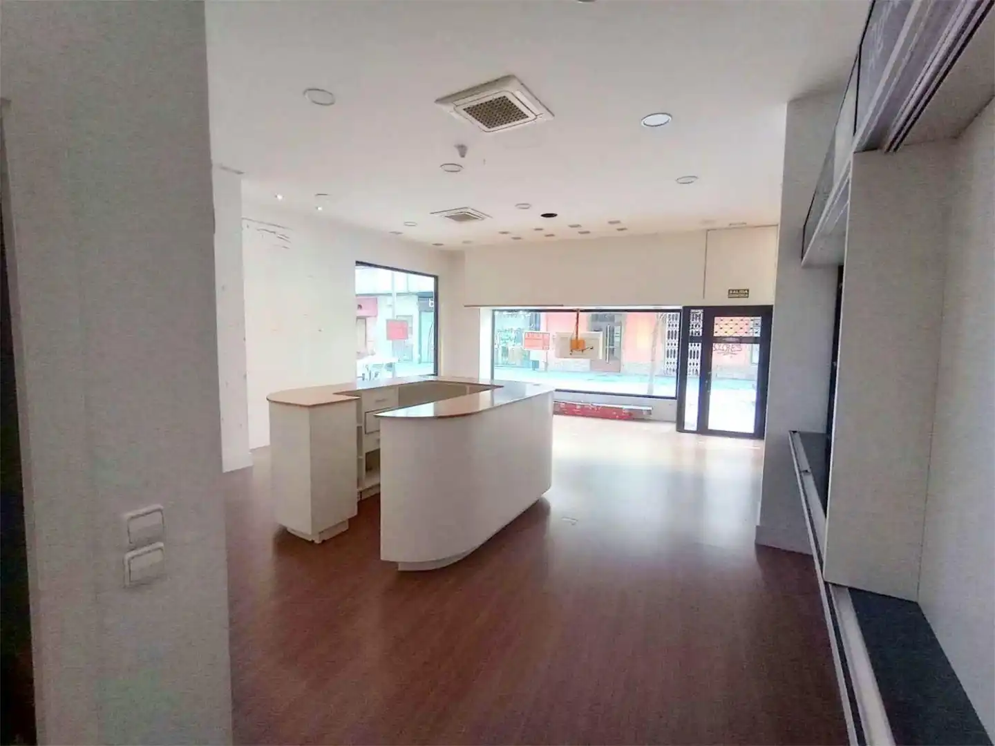 Commercial properties for rent in Rúa do Alcalde Rey Daviña, 43, Vilagarcía Commercial properties for rent in Vilagarcía de Arousa with Air Conditioner, Parquet flooring and Furnished