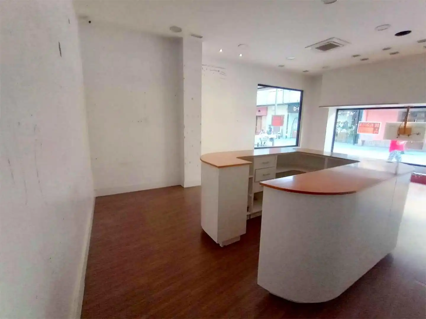 Commercial properties for rent in Rúa do Alcalde Rey Daviña, 43, Vilagarcía Commercial properties for rent in Vilagarcía de Arousa with Air Conditioner, Parquet flooring and Furnished