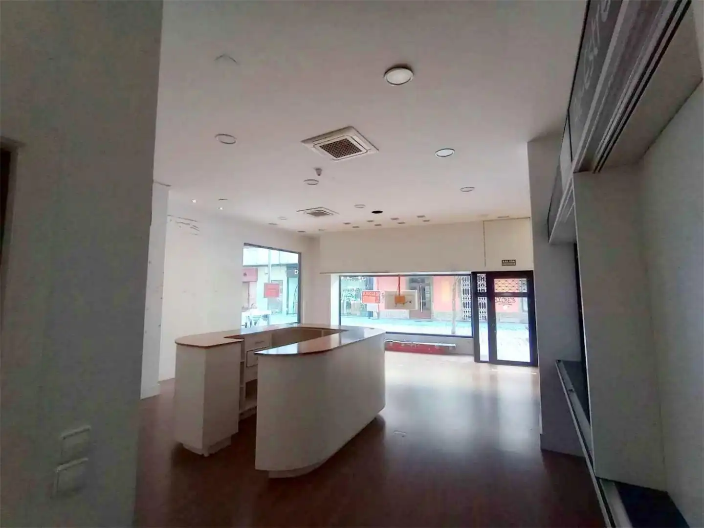 Commercial properties for rent in Rúa do Alcalde Rey Daviña, 43, Vilagarcía Commercial properties for rent in Vilagarcía de Arousa with Air Conditioner, Parquet flooring and Furnished