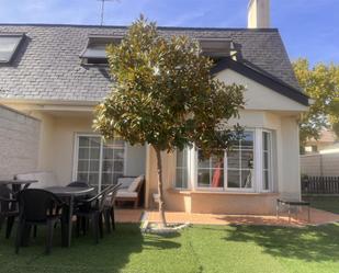 Vista exterior de Casa o xalet en venda en Aranjuez amb Aire condicionat, Calefacció i Jardí privat