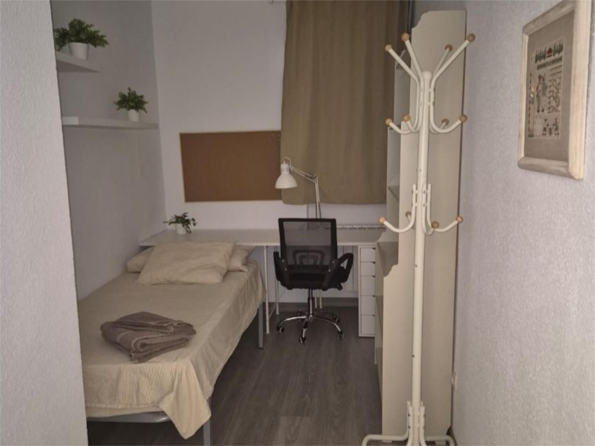 Bedroom of Flat to share in Alcalá de Henares  with Heating, Parquet flooring and Terrace