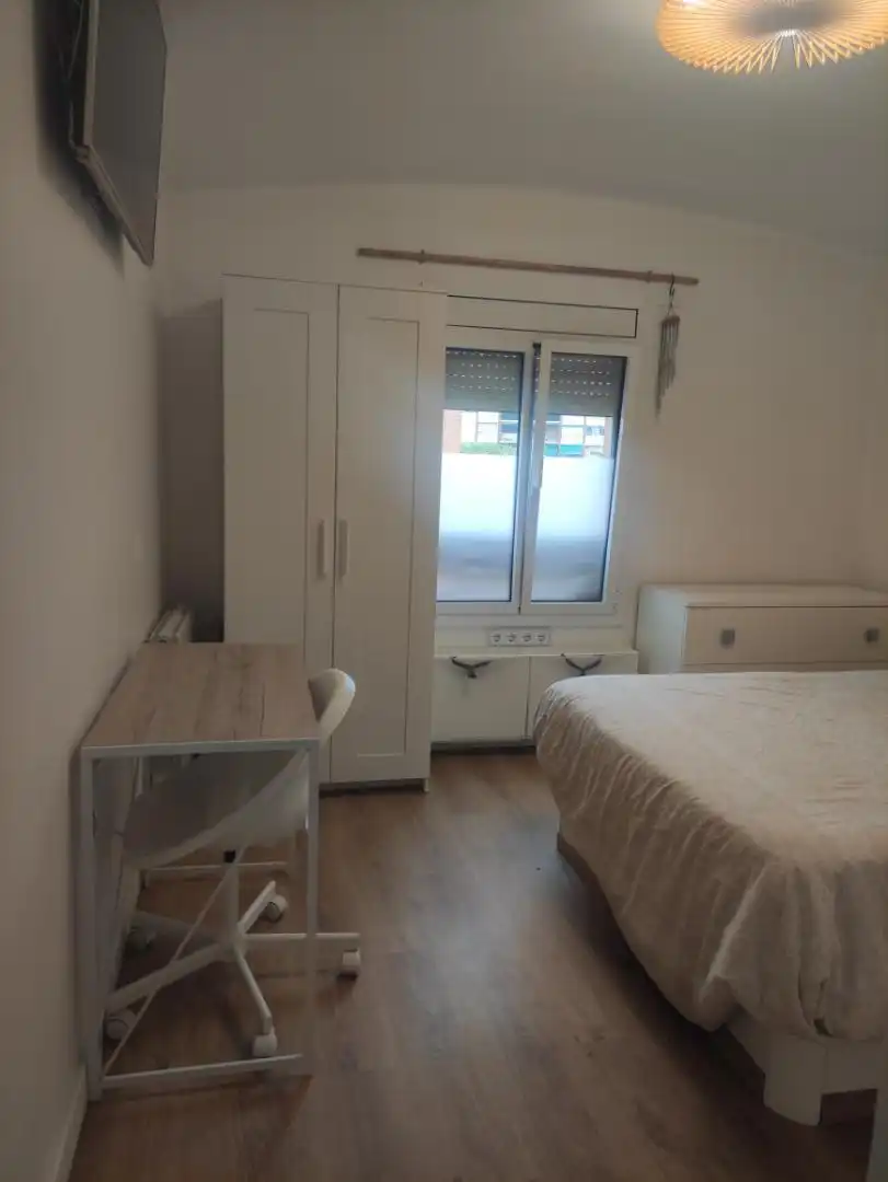 Zimmer in Carrer d'Alella, 34, Porta Schlafzimmer von Wohnung zur untervermieten in Barcelona mit Klimaanlage, Heizung und Parkett