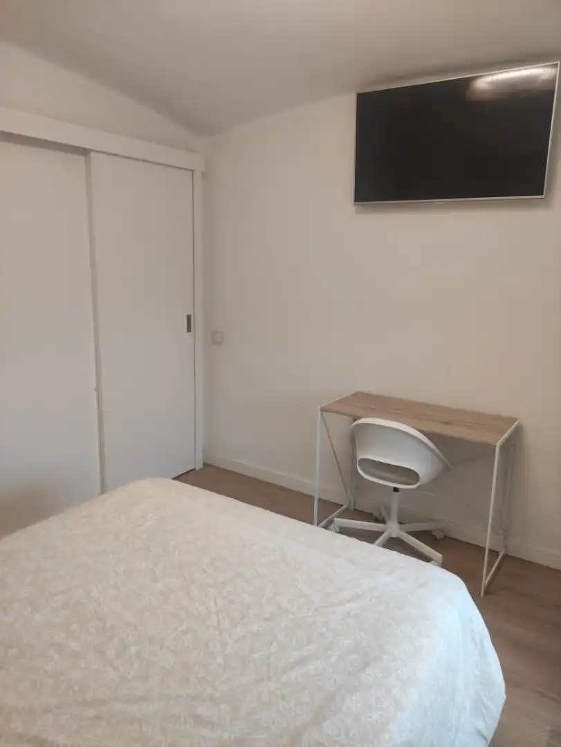 Zimmer in Carrer d'Alella, 34, Porta Schlafzimmer von Wohnung zur untervermieten in Barcelona mit Klimaanlage, Heizung und Parkett