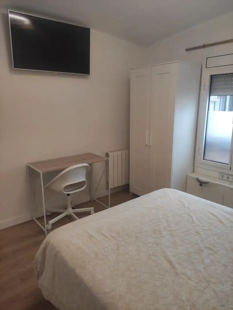 Zimmer in Carrer d'Alella, 34, Porta Schlafzimmer von Wohnung zur untervermieten in Barcelona mit Klimaanlage, Heizung und Parkett