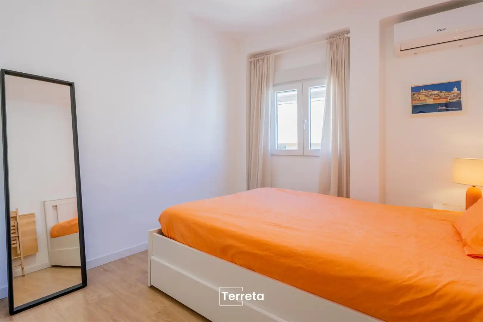 Schlafzimmer von Wohnung zur Miete in  Valencia Capital mit Klimaanlage, Terrasse und Balkon