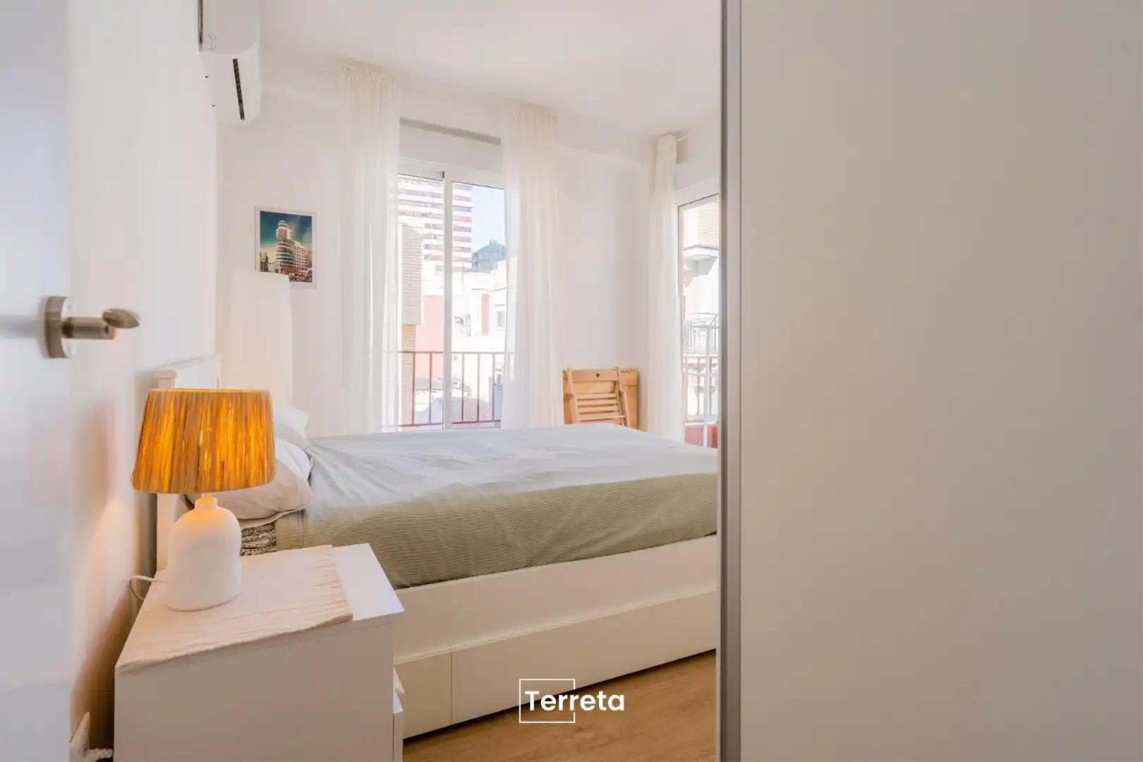 Schlafzimmer von Wohnung zur Miete in  Valencia Capital mit Klimaanlage, Terrasse und Balkon