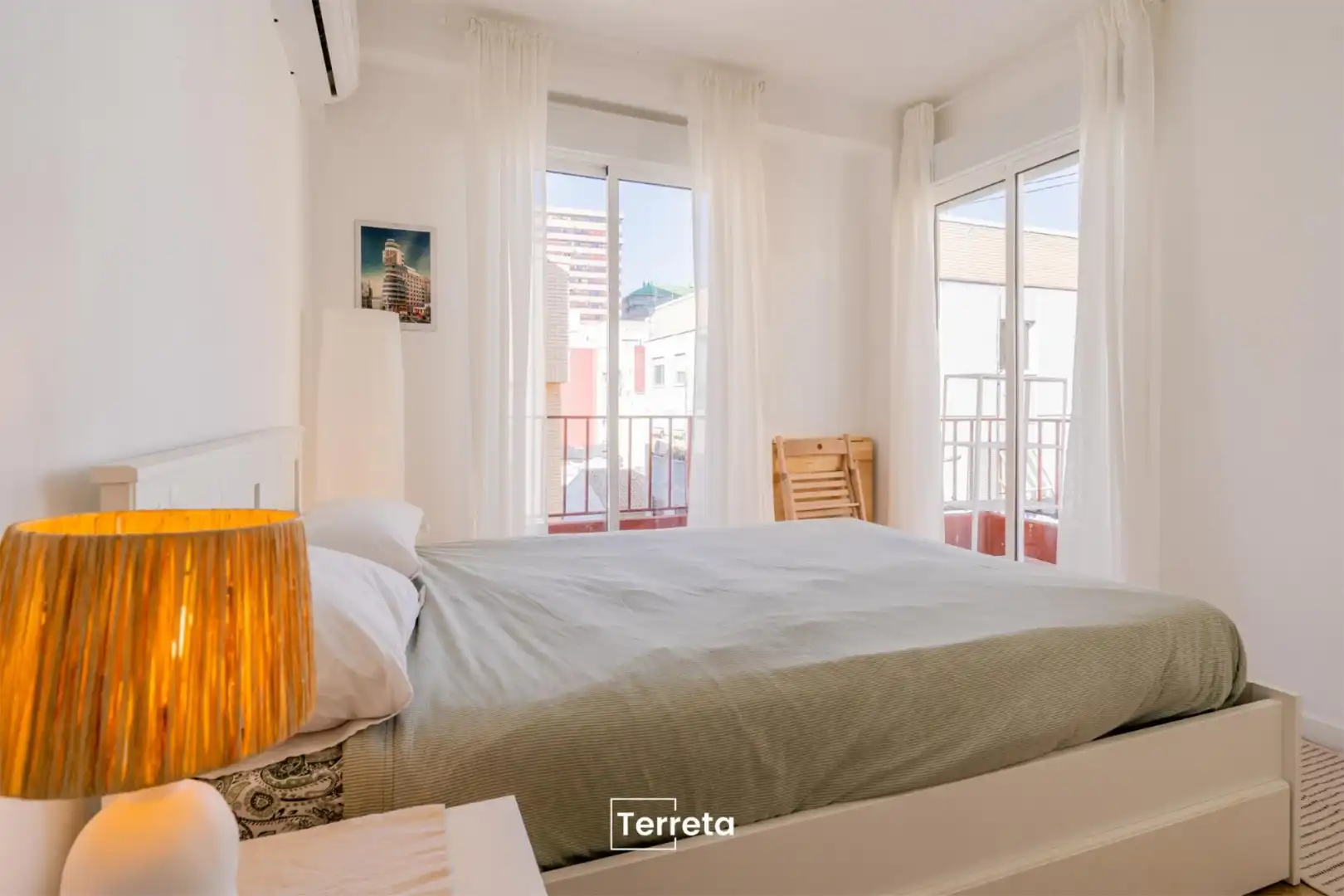 Schlafzimmer von Wohnung zur Miete in  Valencia Capital mit Klimaanlage, Terrasse und Balkon