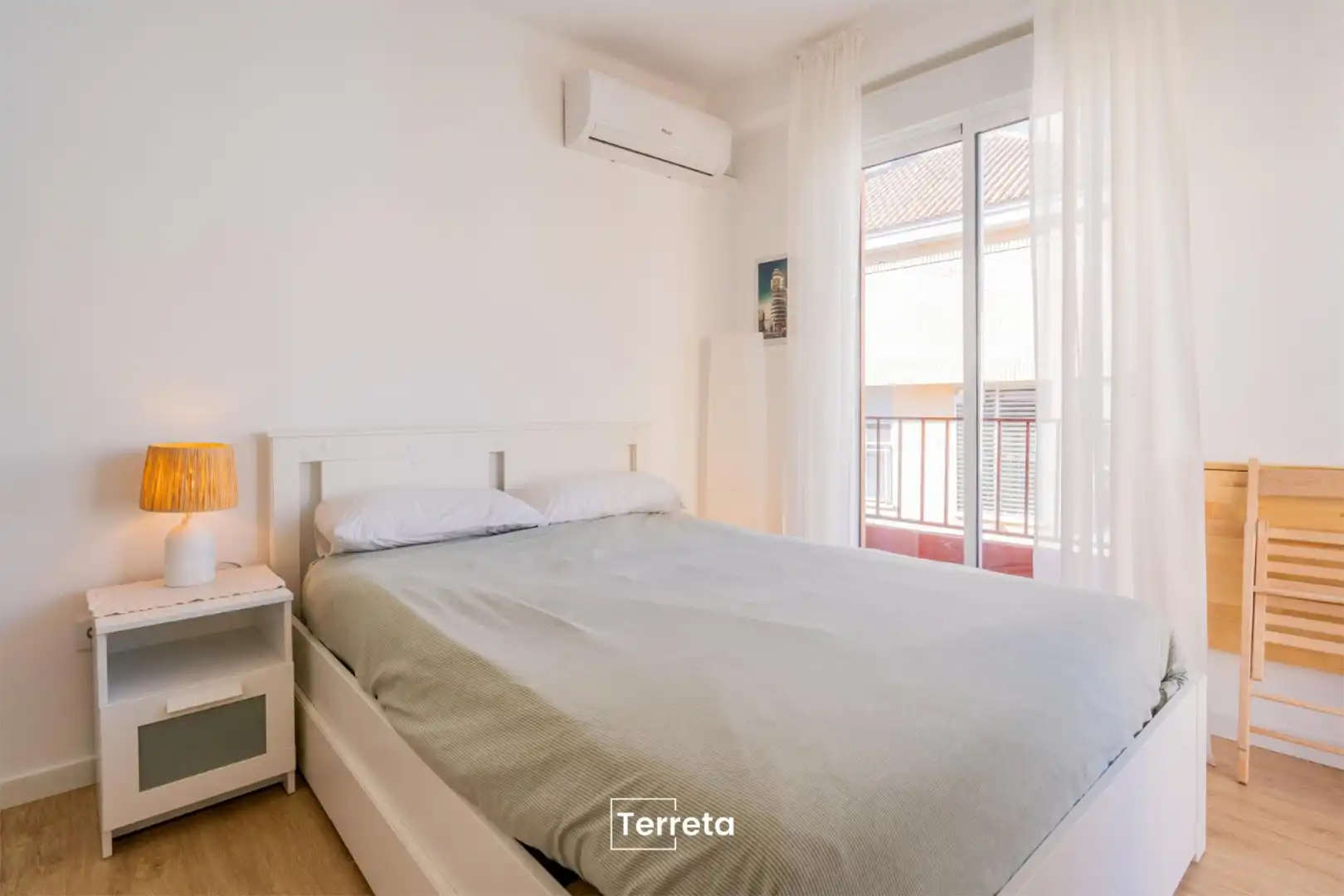 Schlafzimmer von Wohnung zur Miete in  Valencia Capital mit Klimaanlage, Terrasse und Balkon