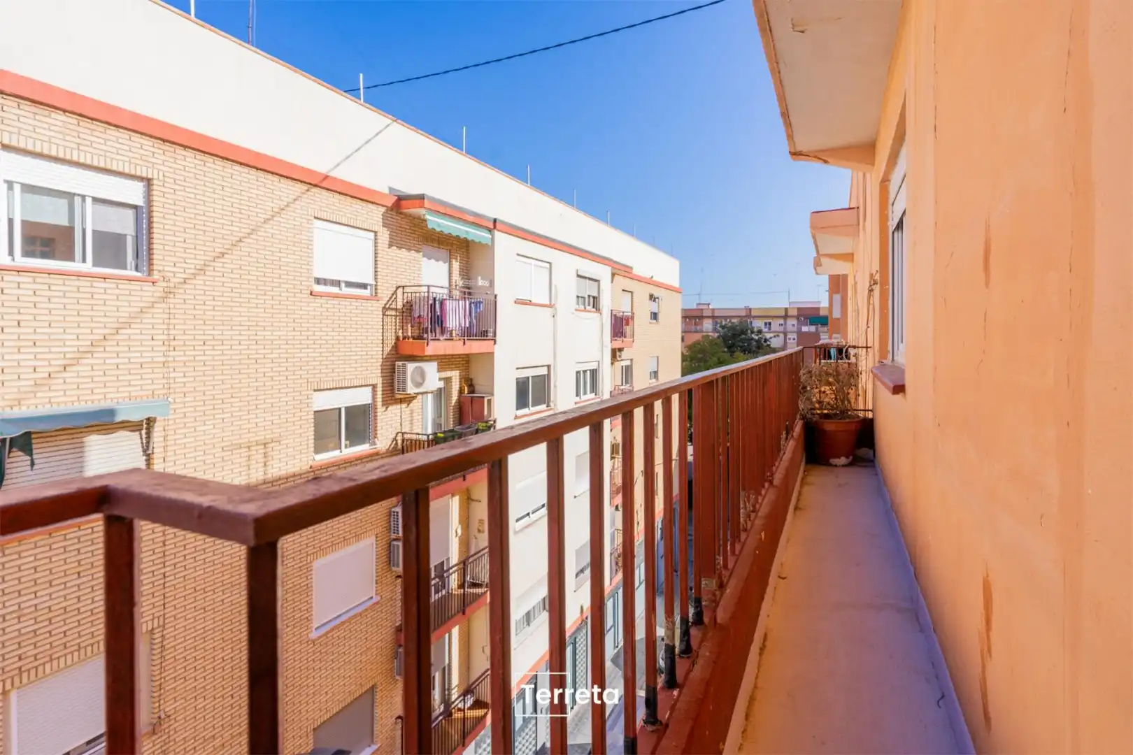 Terrasse von Wohnung zur Miete in  Valencia Capital mit Klimaanlage, Terrasse und Balkon